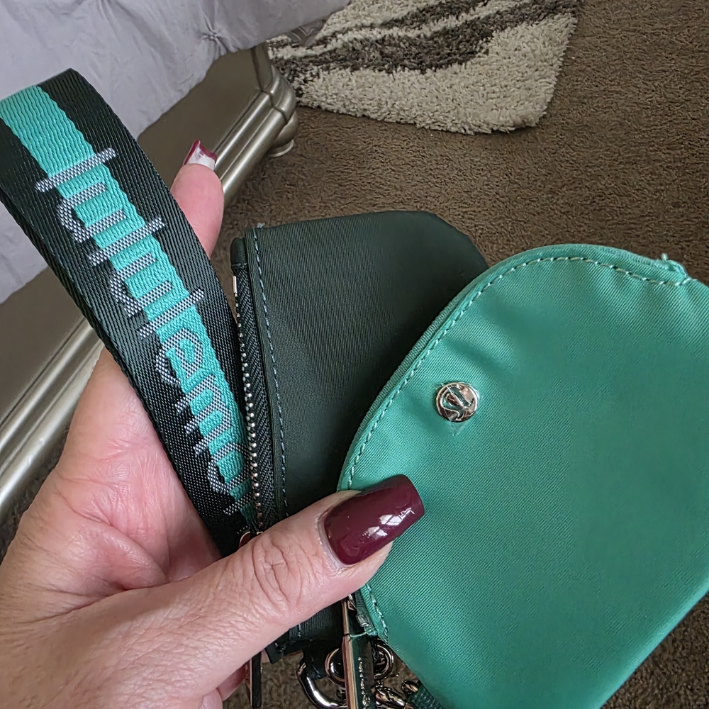 🔑👛lululemon Athletica Green Teal Key & Card Holder